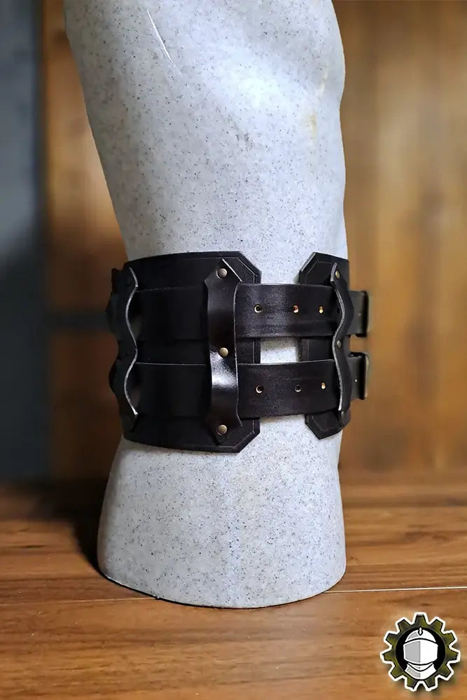 Broad Belt Jaret (Fighter) displayed on a mannequin, showing its elegant design and leather plate construction.
