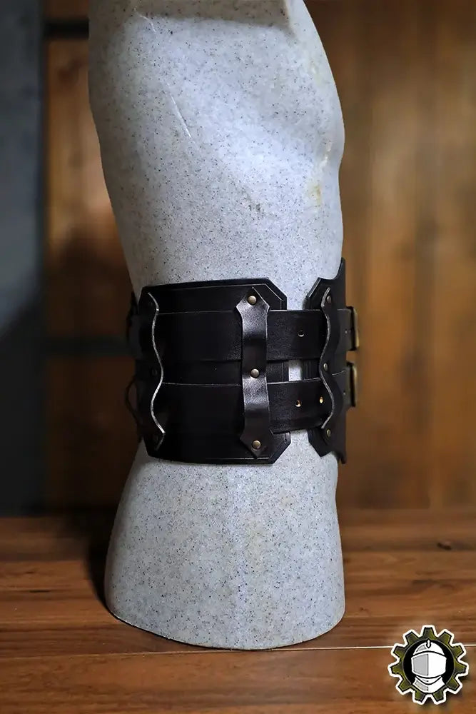 Broad Belt Olympus (Fighter) displayed on a mannequin, showcasing its modular design and leather construction.