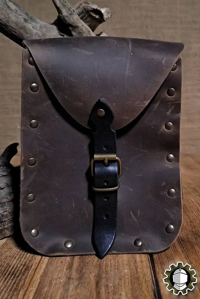 Beltbag Jerome (New Blood) crafted from tough Crazy Horse leather with rugged buckle closure and studded design.