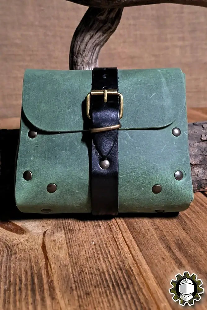 Beltbag Valeron (New Blood) made from rugged Crazy Horse leather with classic strap-and-buckle closure.