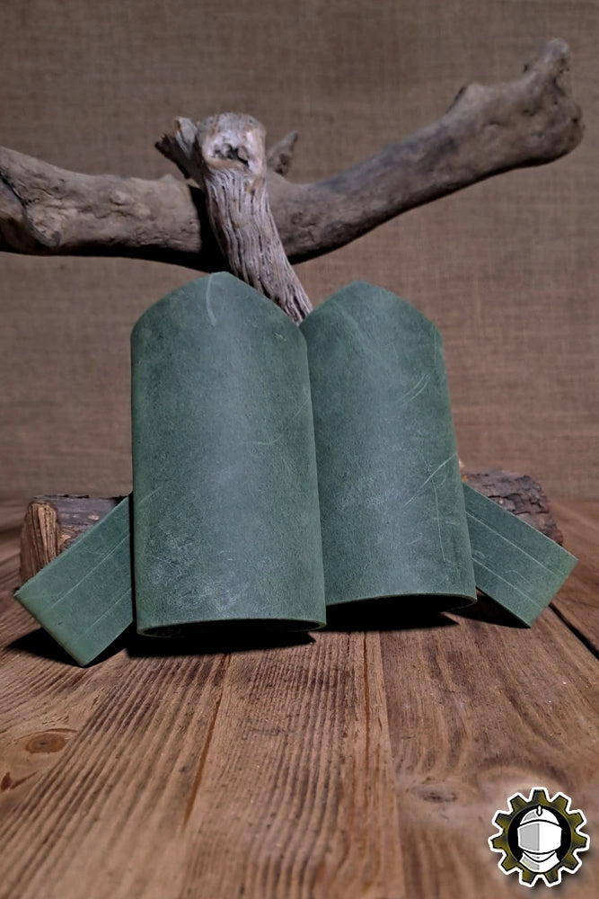 Sword Holder (New Blood) displayed in green, crafted from Crazy Horse leather, ideal for LARP swords.