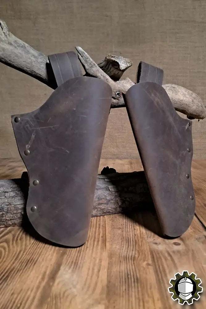 Holster Patrick (New Blood) side view showing sturdy leather design and attachment for secure weapon carry.