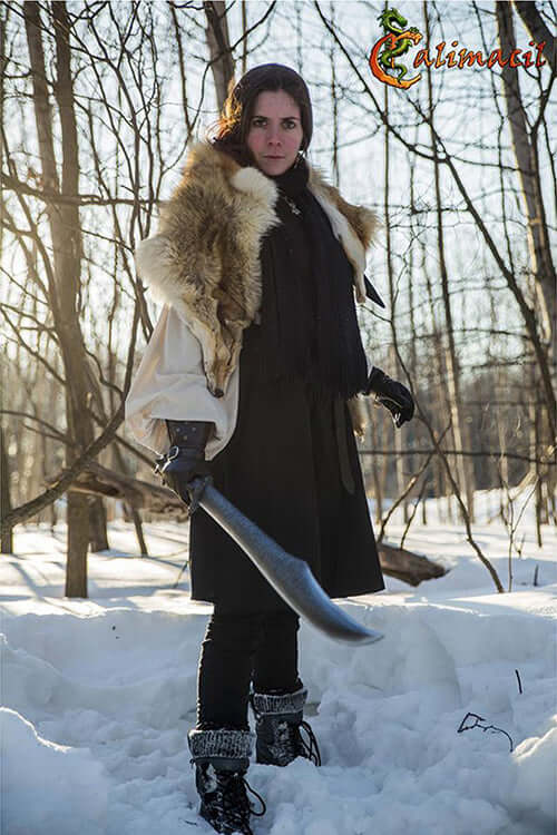 Baen Si II sword held by a warrior in snowy woodland, showcasing its durable Calimacil foam design.