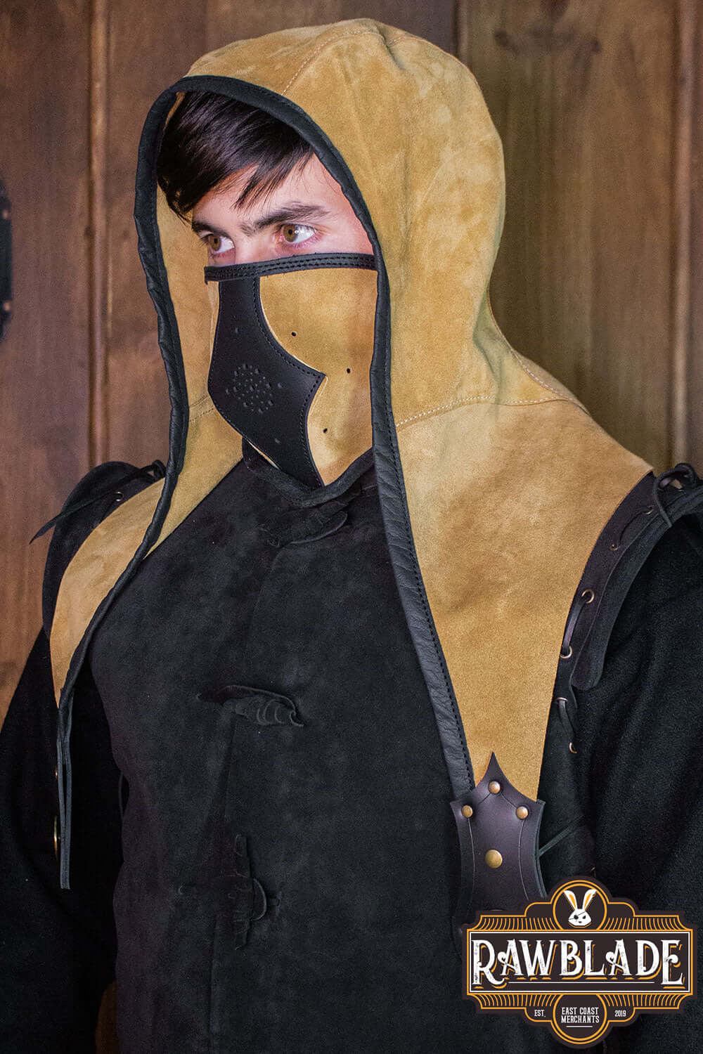 Akku Splitleather Hood featuring a stylish design with leather reinforcements and a mask for added character.