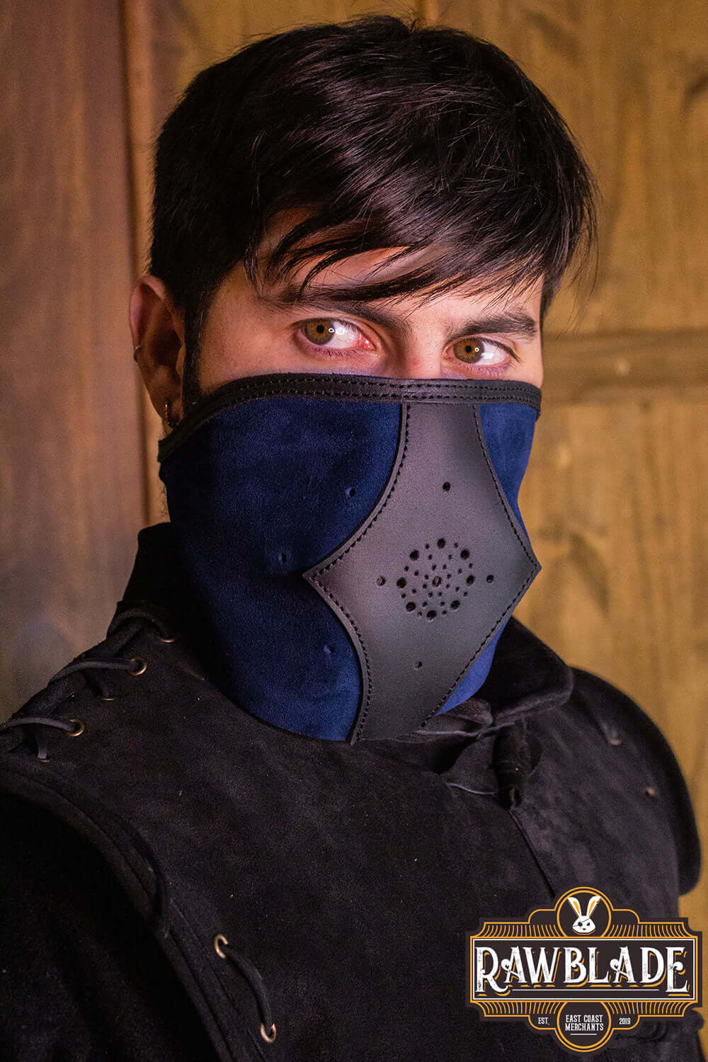 Akku Splitleather Hood featuring stylish leather and suede design for explorers and rogues.