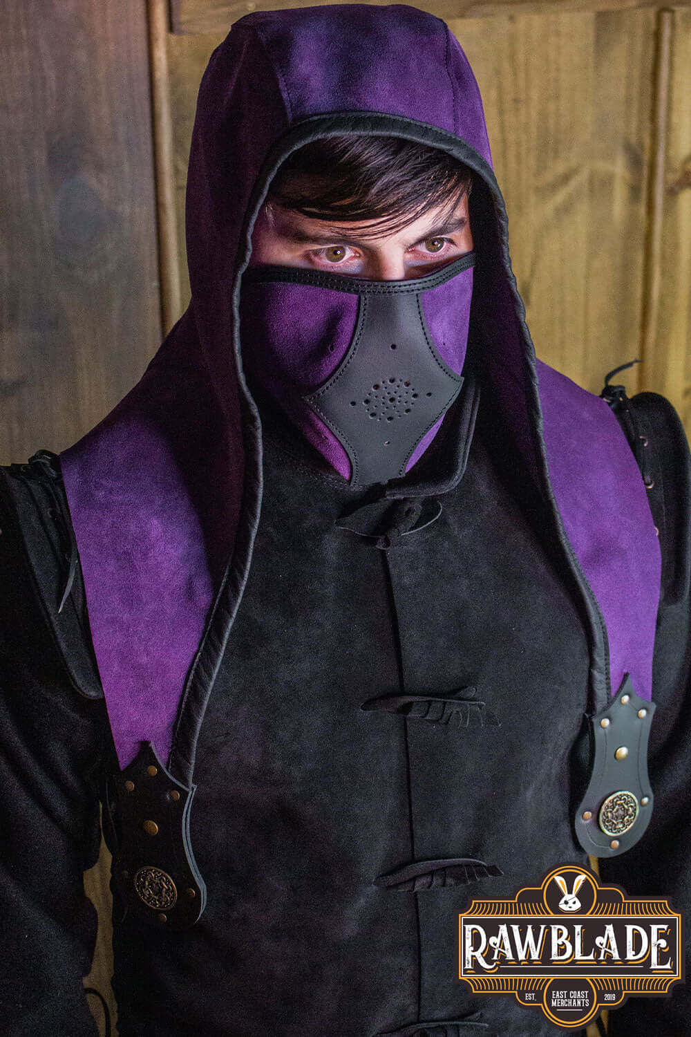 Akku Splitleather Hood worn by a model, featuring a purple design and leather details, ideal for rogues and magicians.