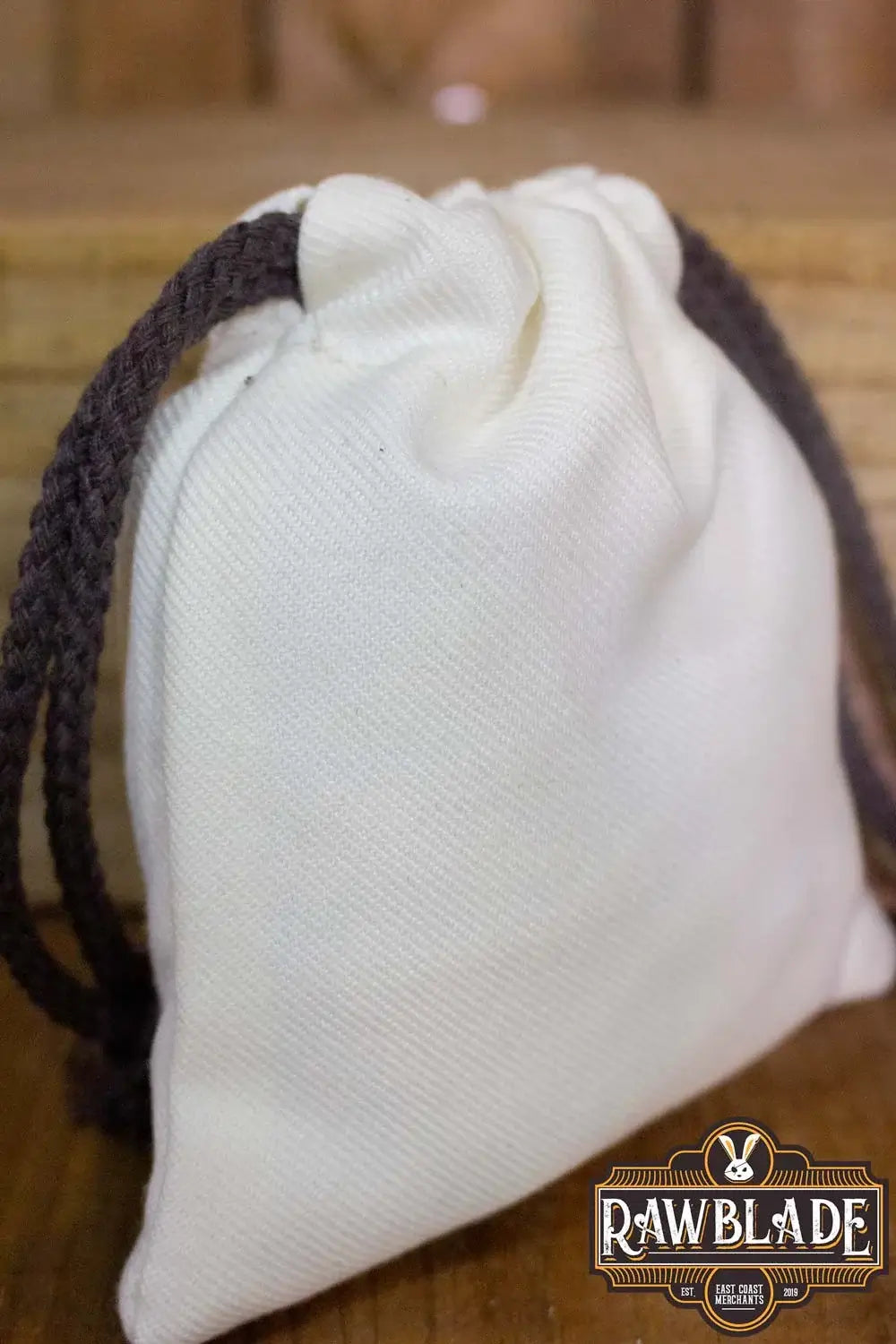 Timber Pouch Premium made of thick cotton with panama-style fabric in a stylish design.