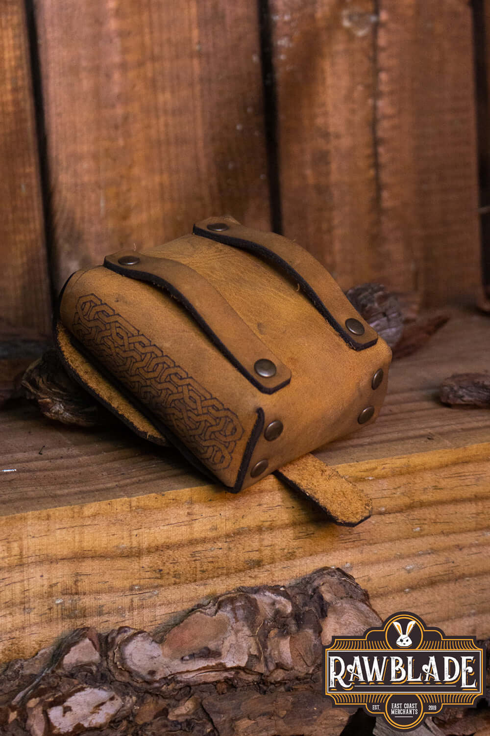 Bormund Pouch Small made of high-quality leather, featuring a unique dwarven design and adjustable belt loop.