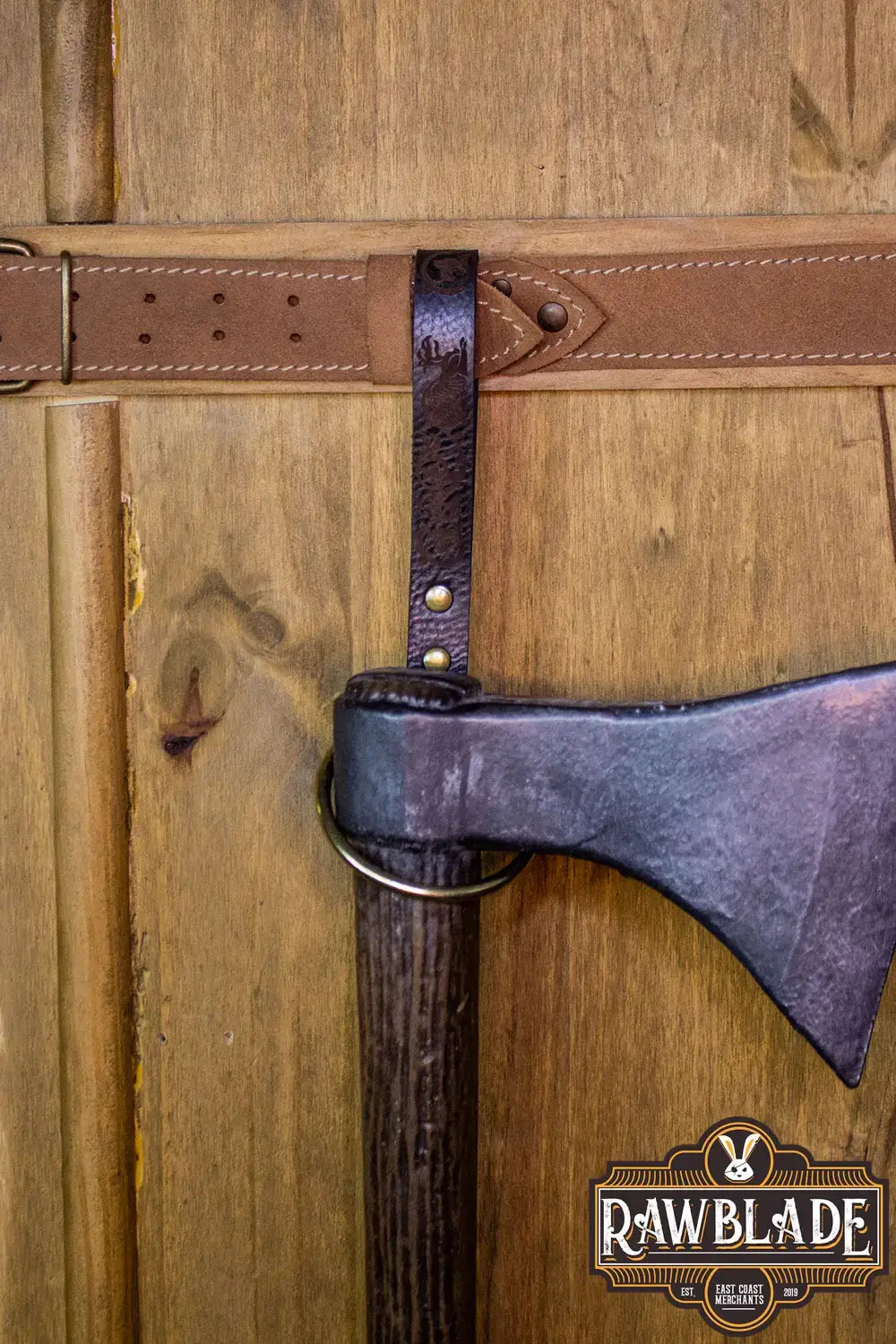 Aquitania Ring Holder showcasing a leather strap and steel ring for axe support, handmade by Spanish artisans.
