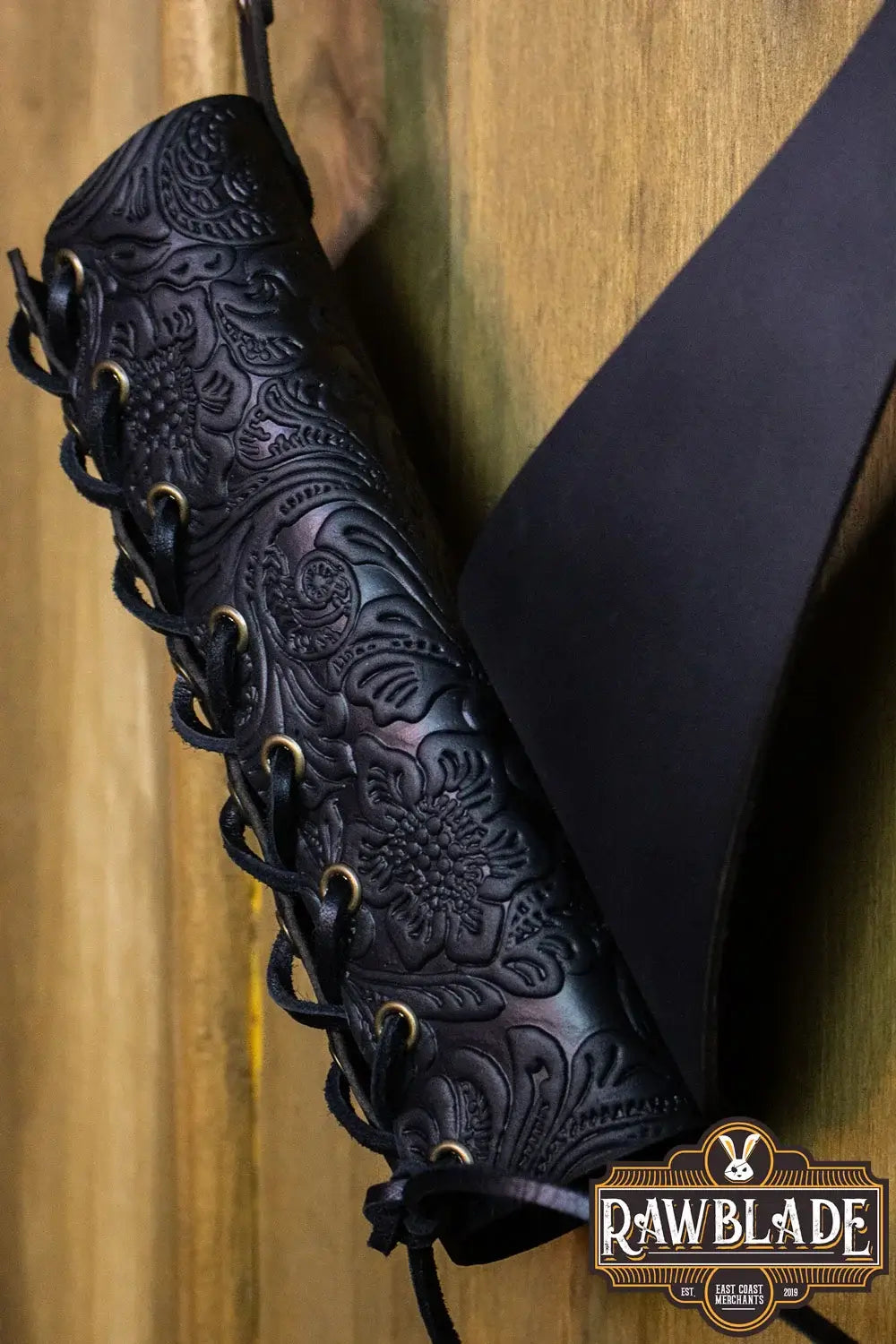 Breda Holder Deluxe made from high quality cow leather with intricate design, ideal for any sword fitting.