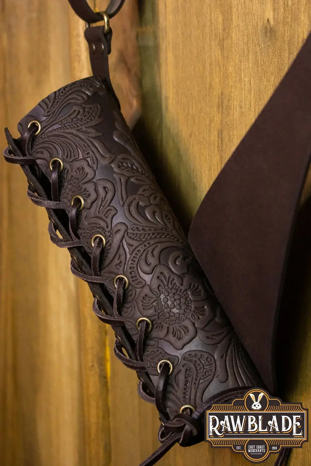 Breda Holder Deluxe, high-quality leather sword holder with intricate design, perfect fit and durable construction.