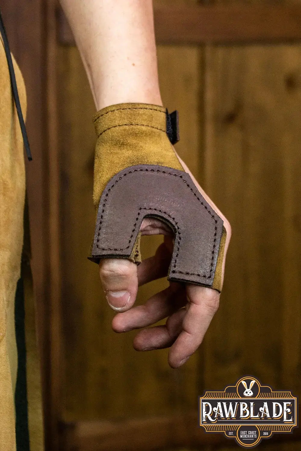 Archery Glove Oren showcasing high-quality split leather protection for bow hand, adjustable wrist with velcro.