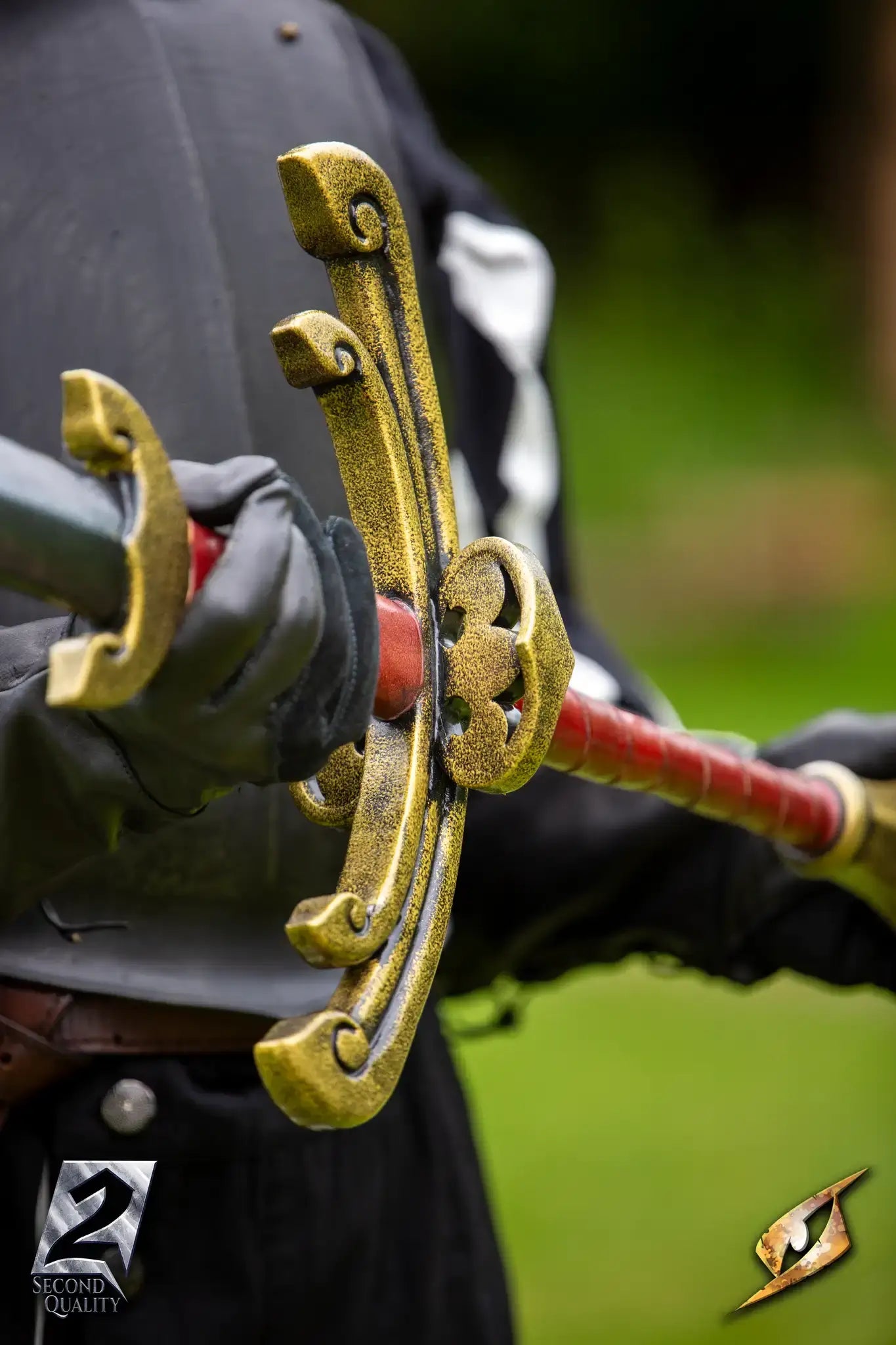 2nd Quality – Landsknecht Greatsword with a gold-coloured crossguard and red grip, showcasing Renaissance sword design.