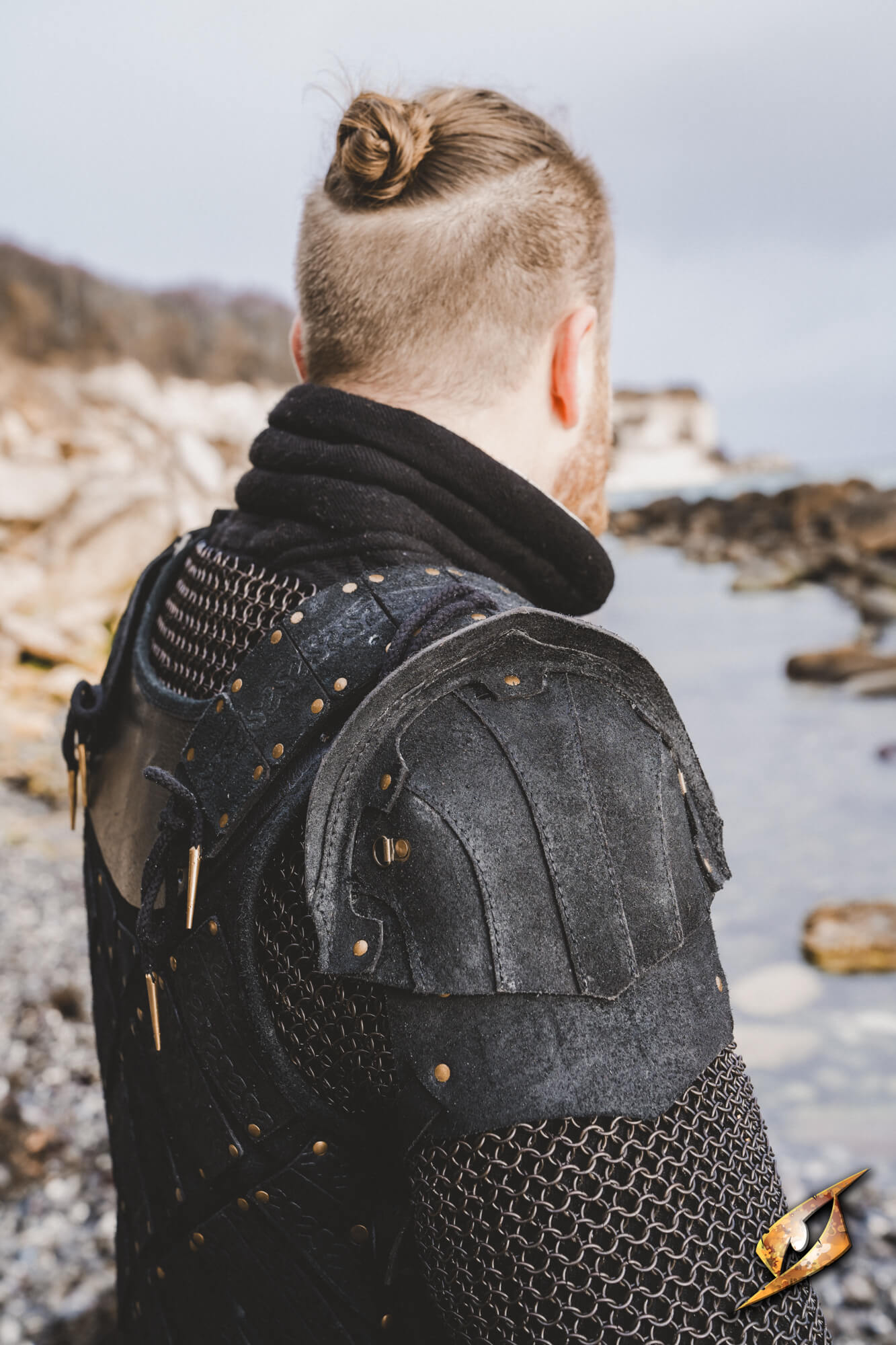 Woodsman Suede Shoulder Armour