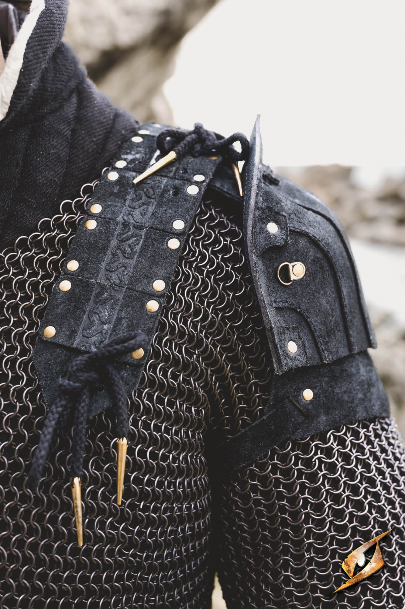 Woodsman Suede Shoulder Armour