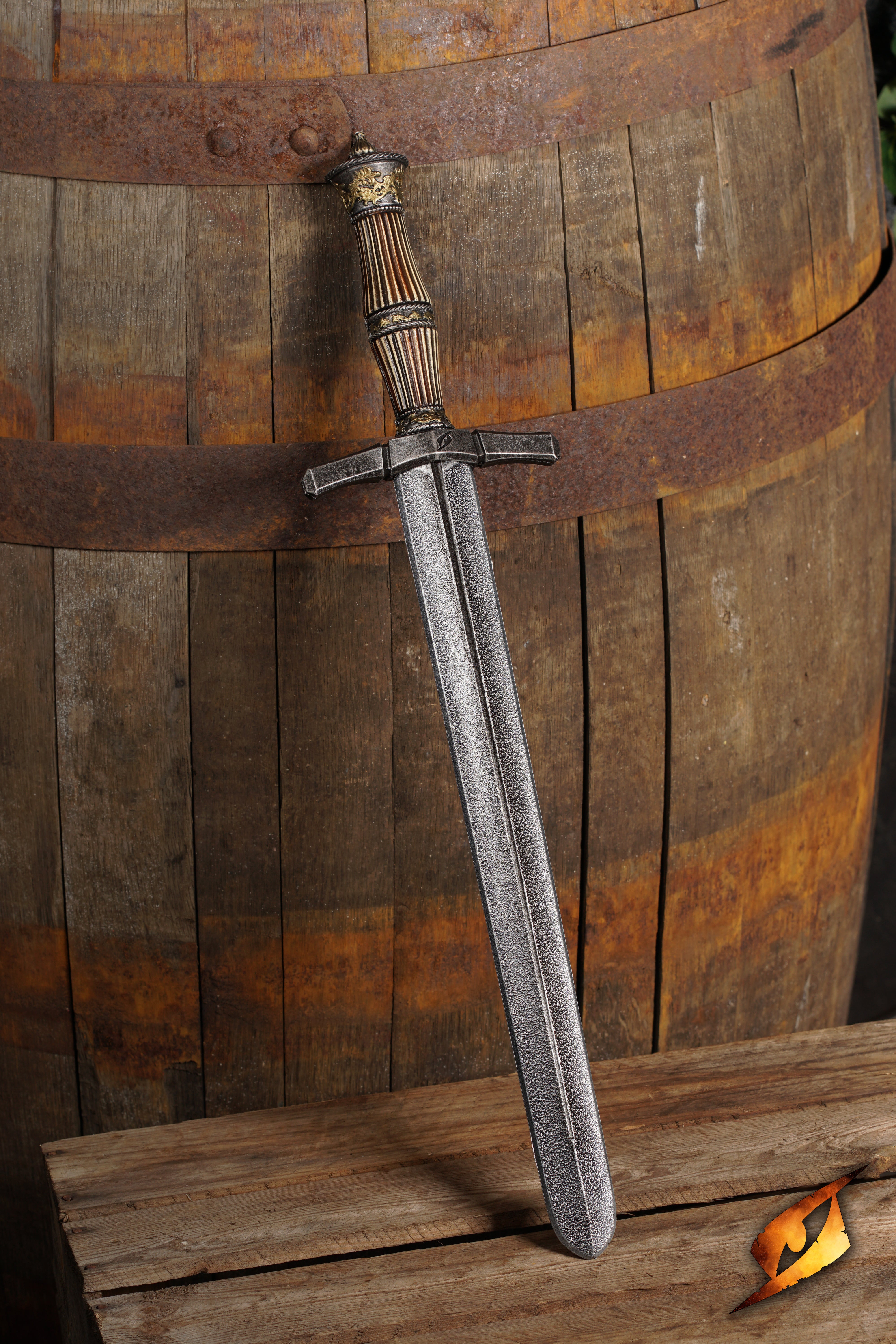 25830240 03 Blocking%20Dagger%20Steel Light%20Wood