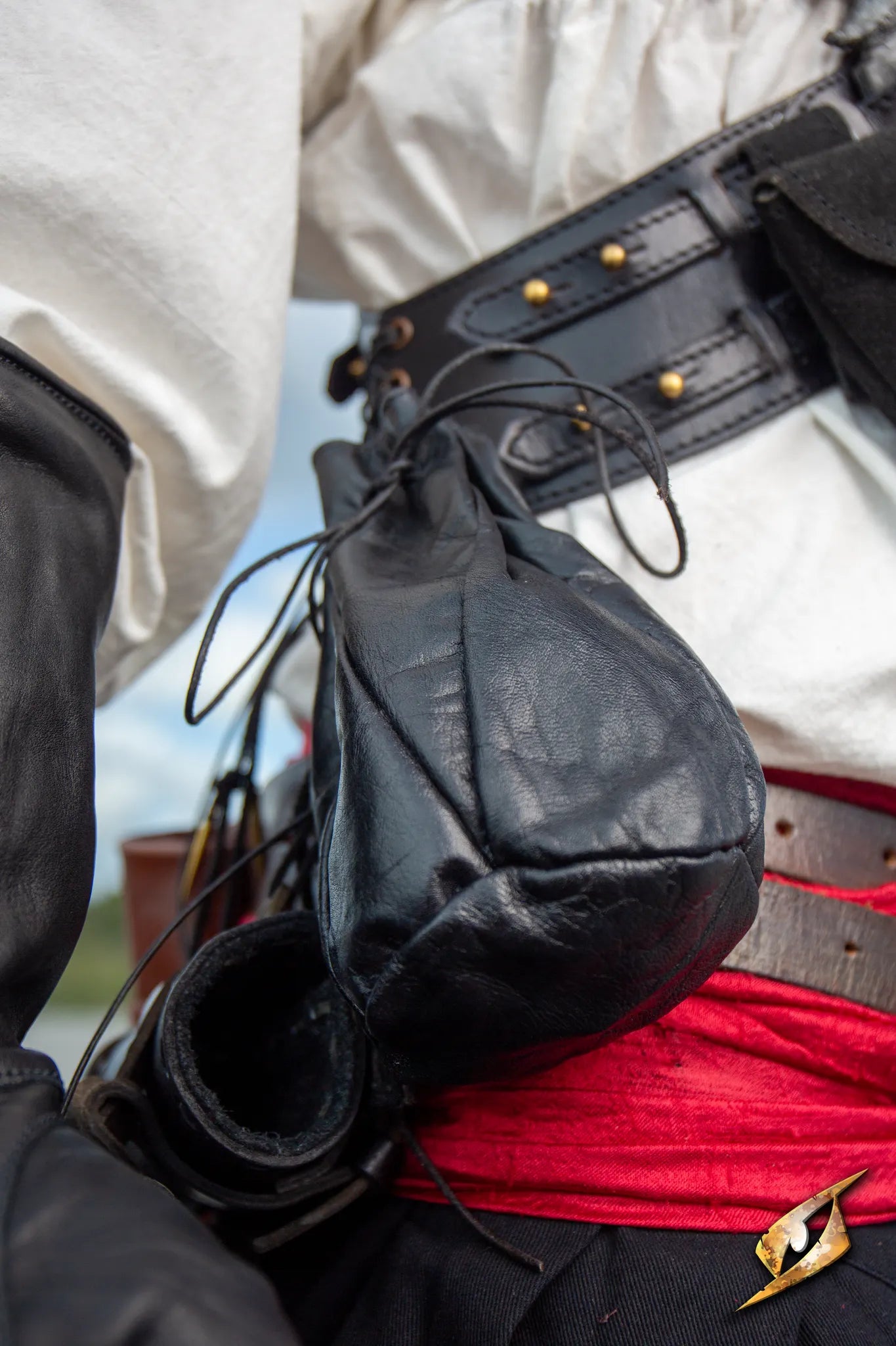 Bounty Hunter Leather Pouch for Coins & Essentials | Epic Armoury Bounty Hunter Leather Pouch for Coins & Essentials | Epic Armoury