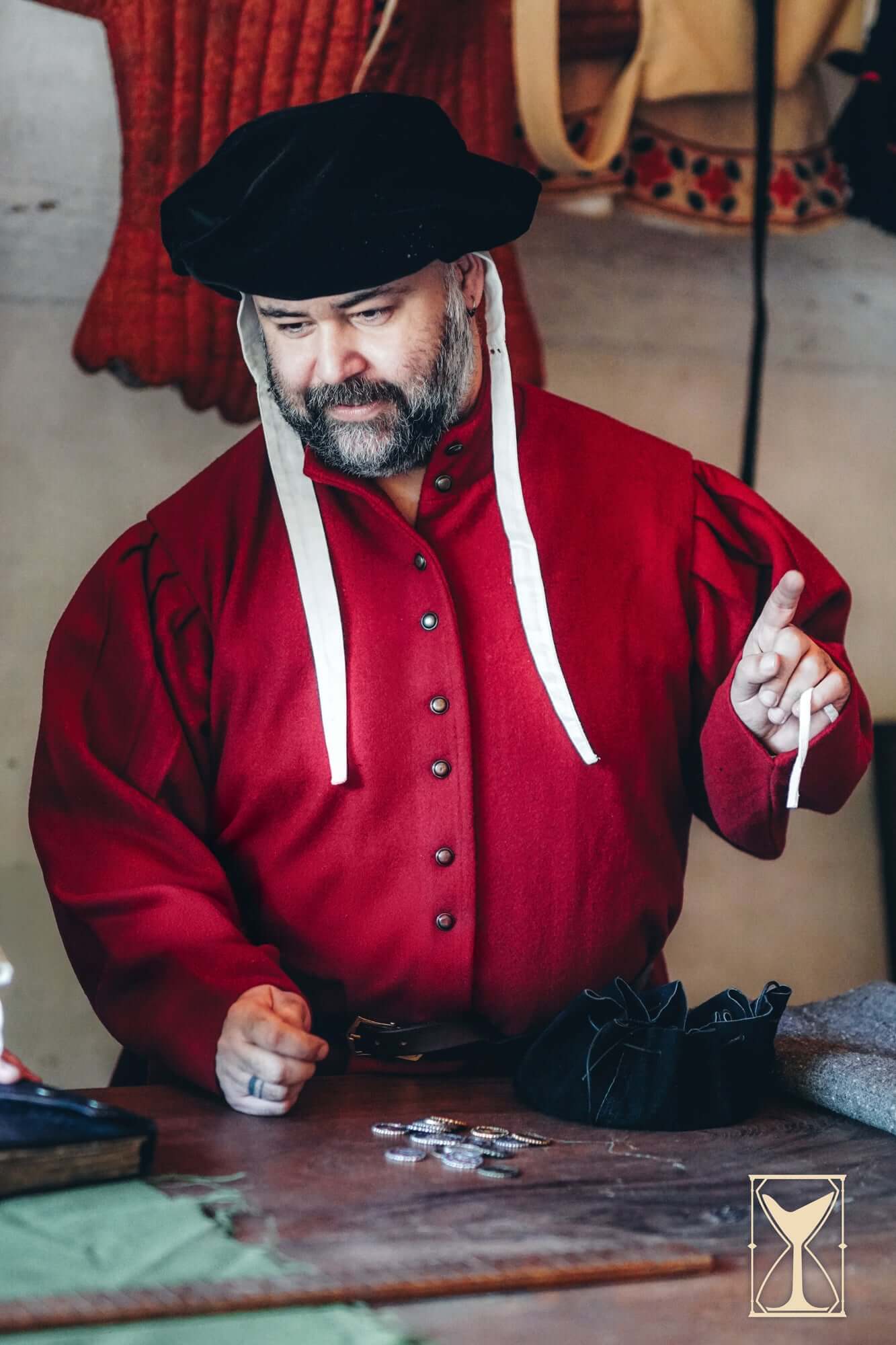 Surcoat Lorenzo model displaying historical attire with red tunic and traditional hat, perfect for 14th and 15th-century themes.