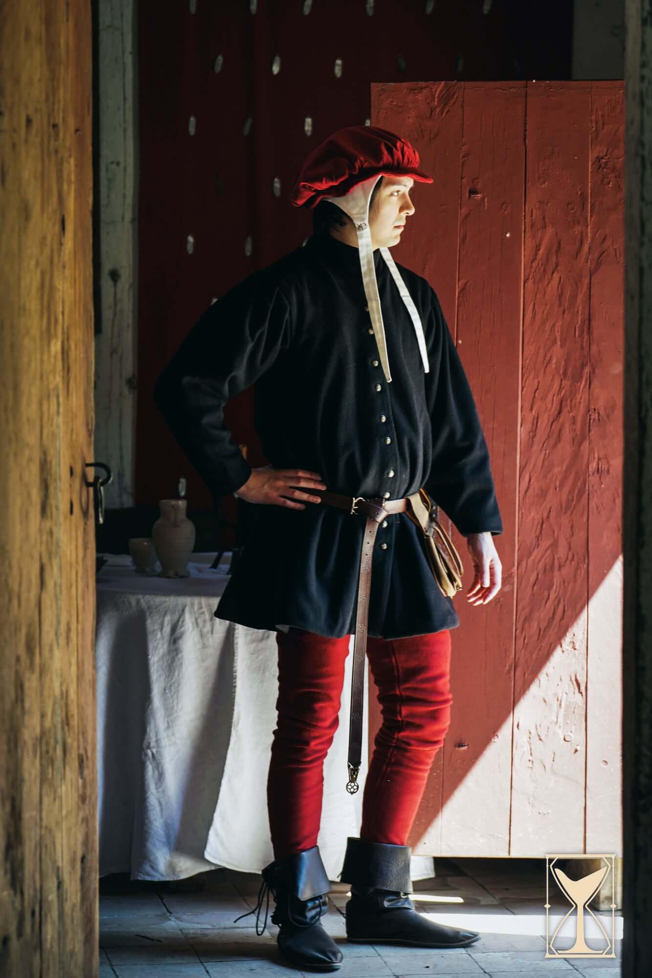 Model wearing Surcoat Lorenzo, a 14th-15th century inspired outfit with buttons and a precise shape.