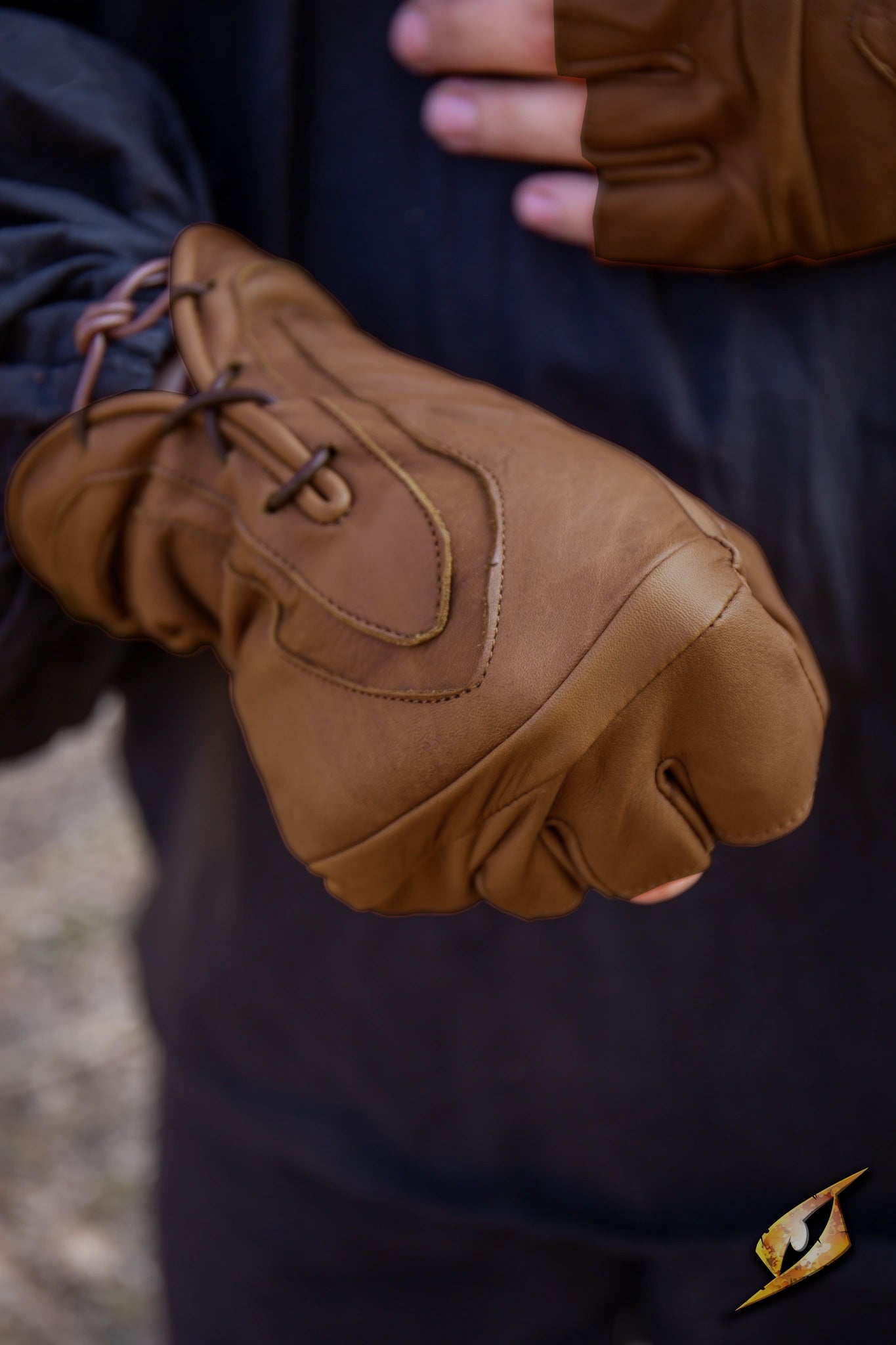 Close-up of hands wearing Thief Gloves, designed for stealth and comfort during stealth activities.