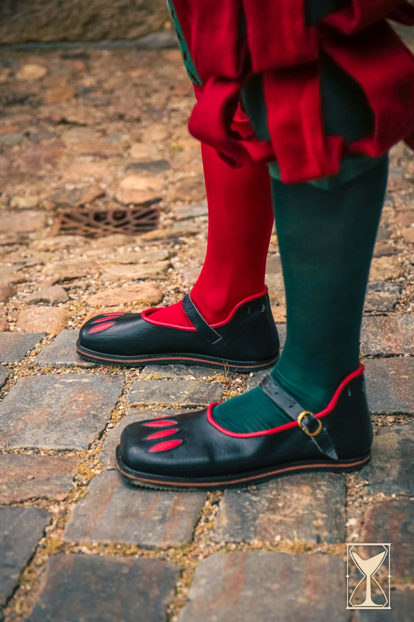 green dress with red shoes Green Dress Red Shoes Red Shoes With Green Dress Color Shoes Red Dress Green Shoes Green