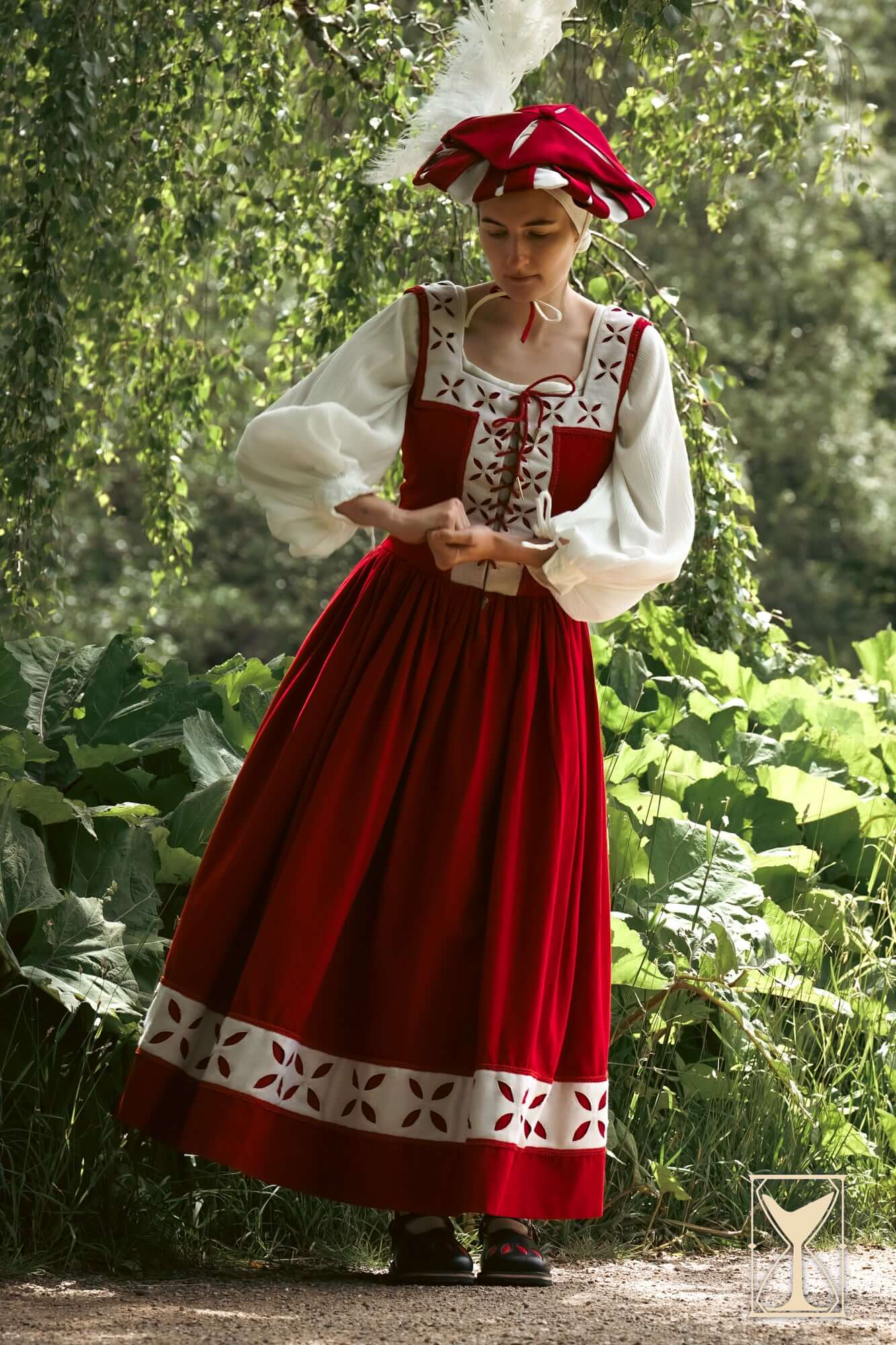 Kampfrau dress: Embrace Medieval Style & Bold Colors