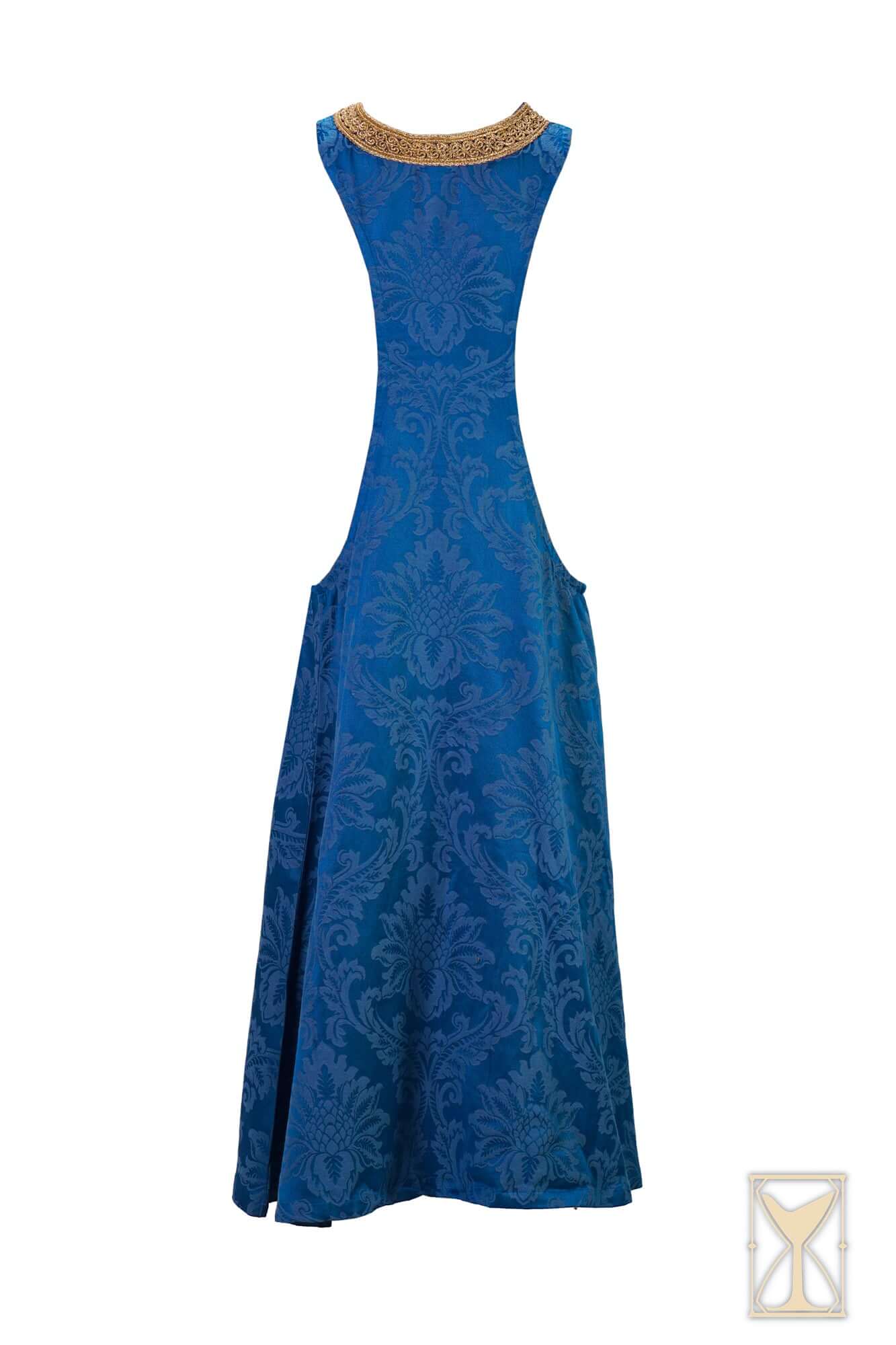 Pellote - Medieval Dress featuring a sleeveless design and deep side openings in a patterned blue brocade.