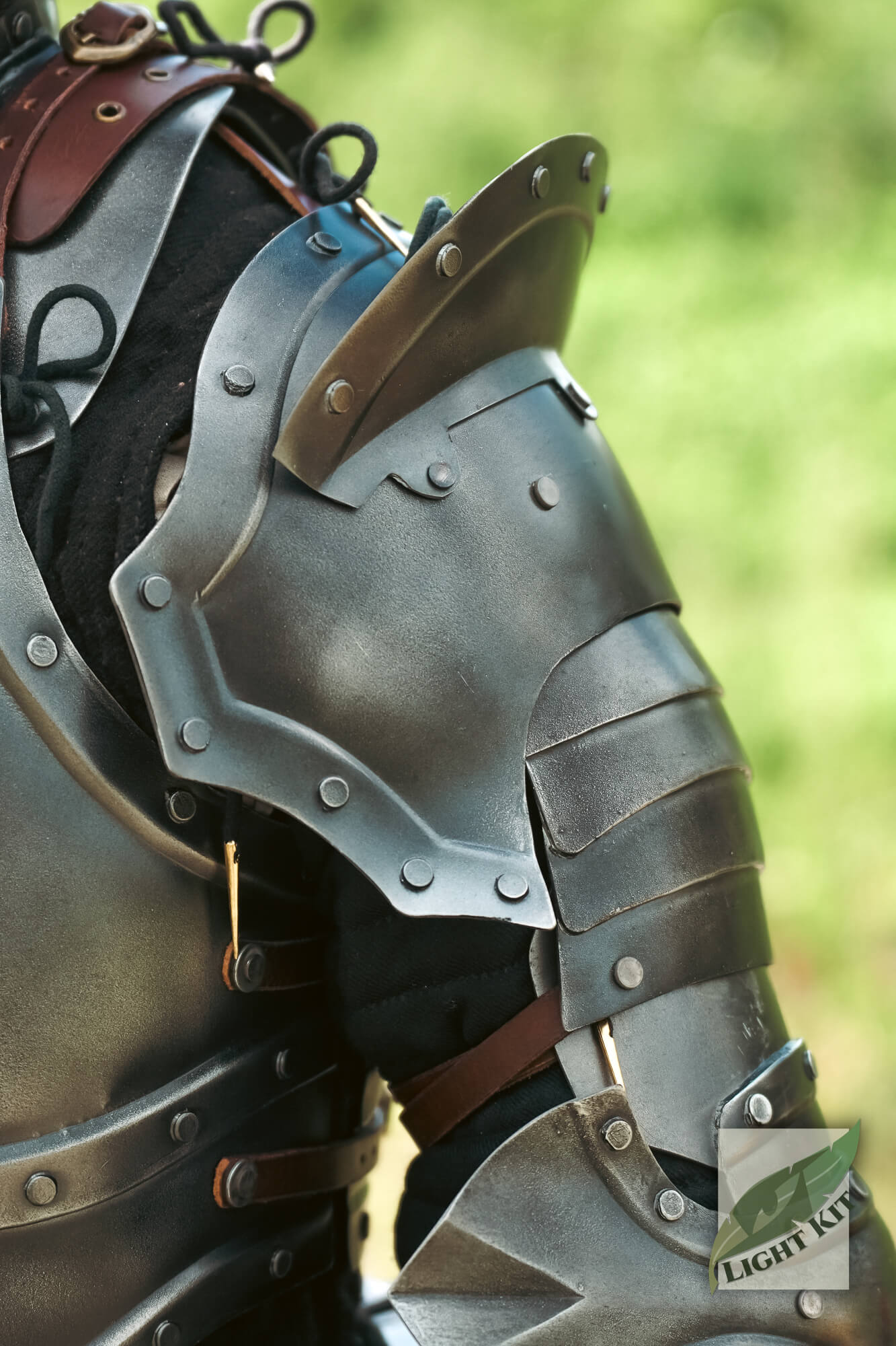Captain Pauldrons - Light Kit