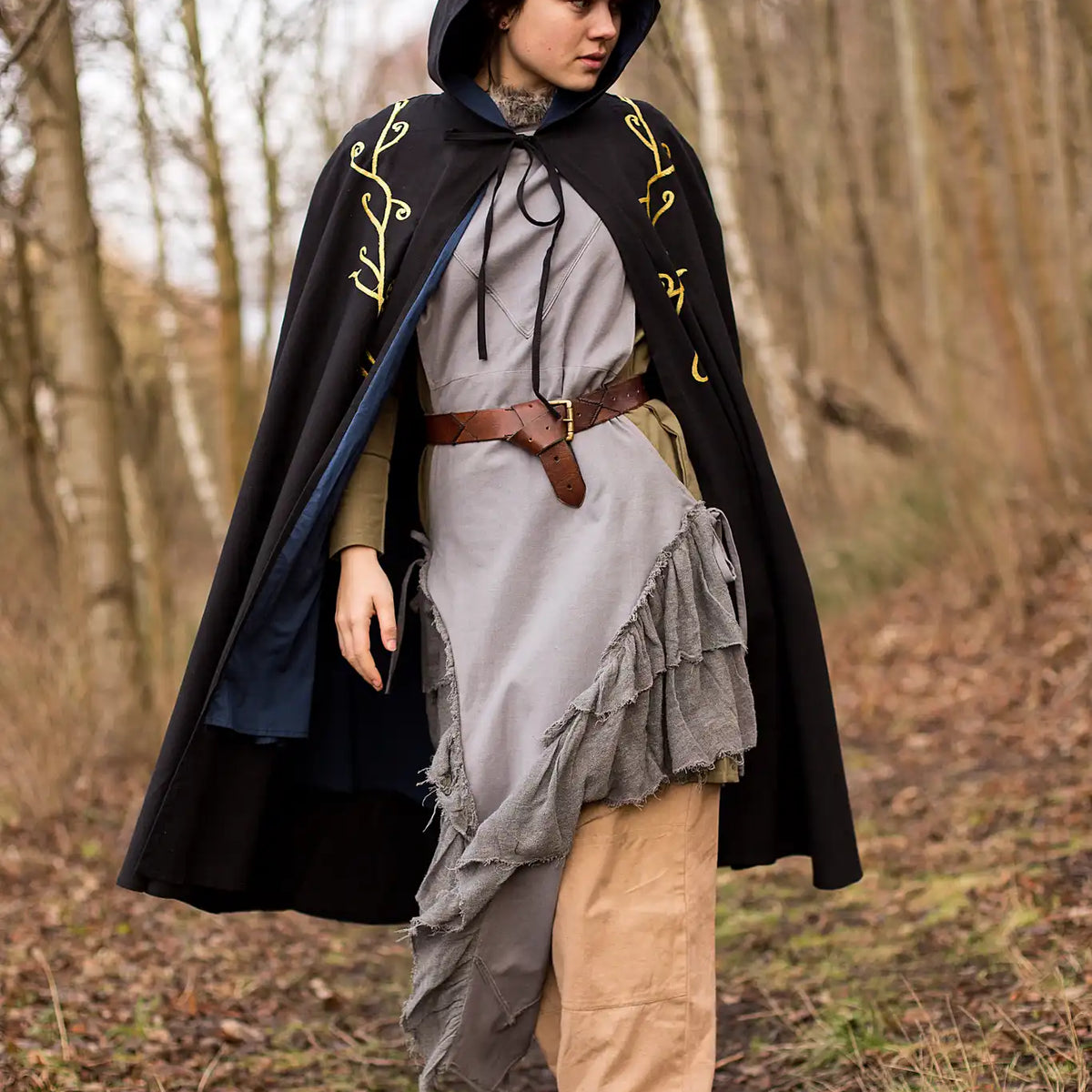 Cape Excl. - Elegant Hooded Long Cape for Any Occasion