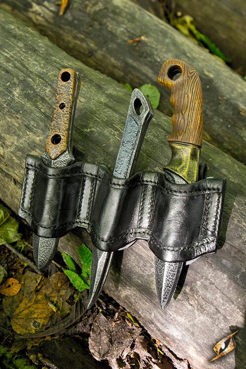 Rogue Knife Set & Holder - Epic Armoury